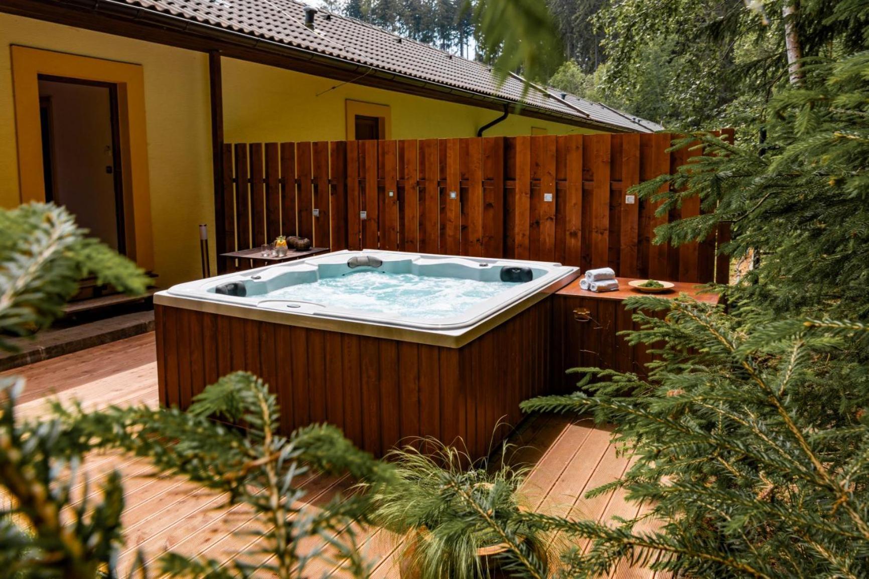 Resort Lesni Lazne Zvánovice Buitenkant foto